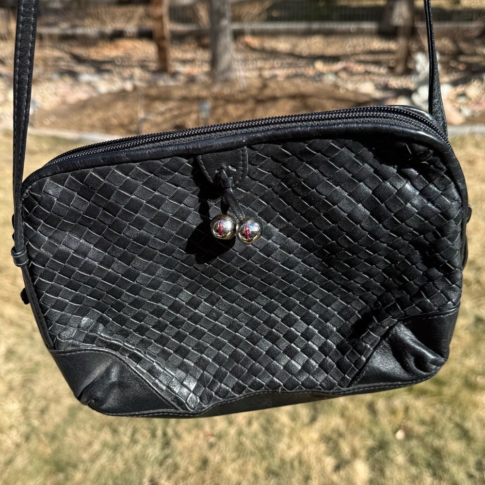 Ganson Vintage Woven
Leather Shoulder/ Crossbody Black Purse
Made In Hong Kong